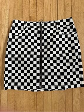 5 for $25 // Simon’s Twik checkerboard zip-up skirt size medium